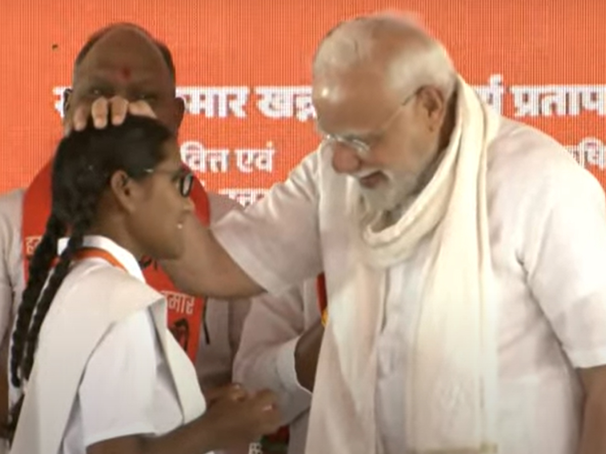 LIVE Updates | PM Inaugurates Projects Worth ₹2,200 Cr in Varanasi, Credits PM-KISAN Installment to 9.7 Crore Farmers