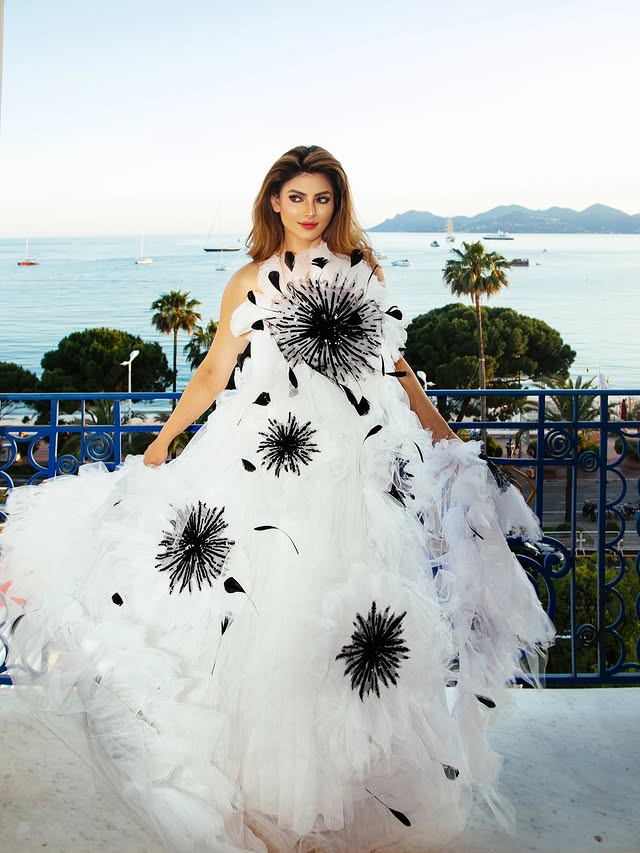 Urvashi Rautela’s Rs.70 Lakh Jewellery Stolen at London Airport